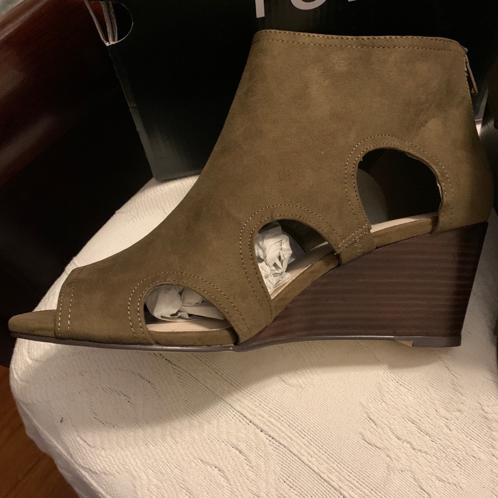 Women’s Mini Cut Out Wedges by Torrid